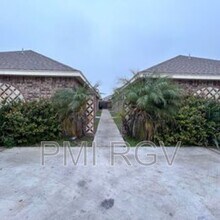 Building Photo - 2601 E Garfield Ave