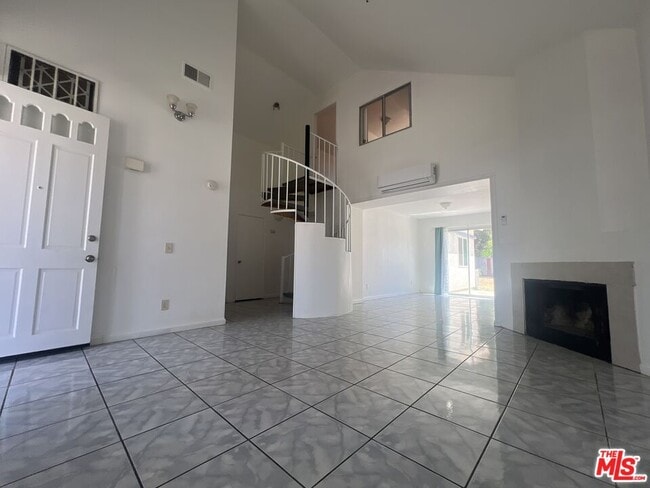 Building Photo - 659 Periwinkle Ln
