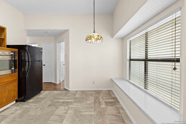 Building Photo - Nicely Updated 3-Bedroom in Northwest Cros...