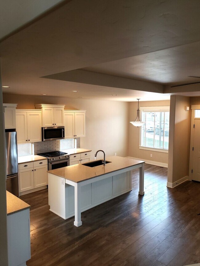 Building Photo - Modern 3-Bed in The Bridges with Community...