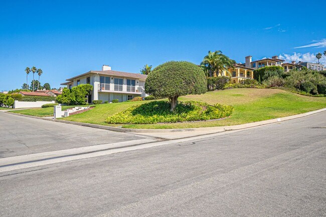 Building Photo - Ocean View Prime Location