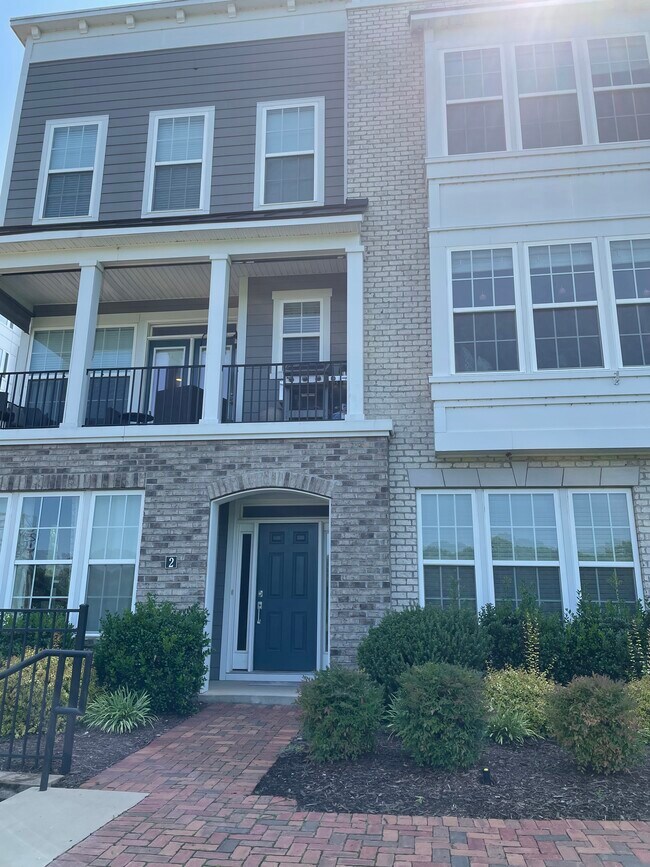 Building Photo - 2 Capital Trail Row