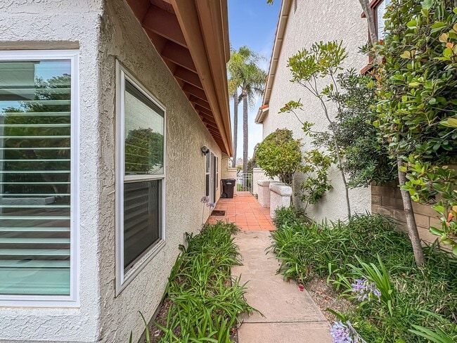 Building Photo - Beautiful 4B/3BA House w/ 2 Car Attached G...