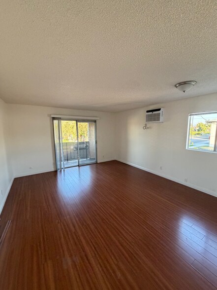 Building Photo - 525 Jacmar Dr