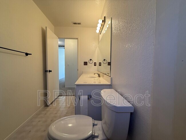 Building Photo - 2264 Americana Dr