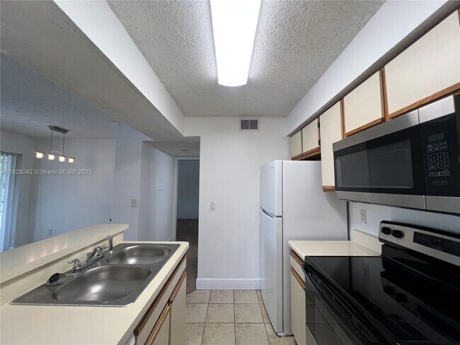 Building Photo - 1227 SW 46th Ave