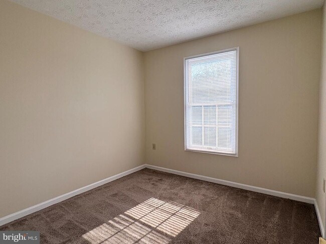 Building Photo - 2120 Commissary Cir