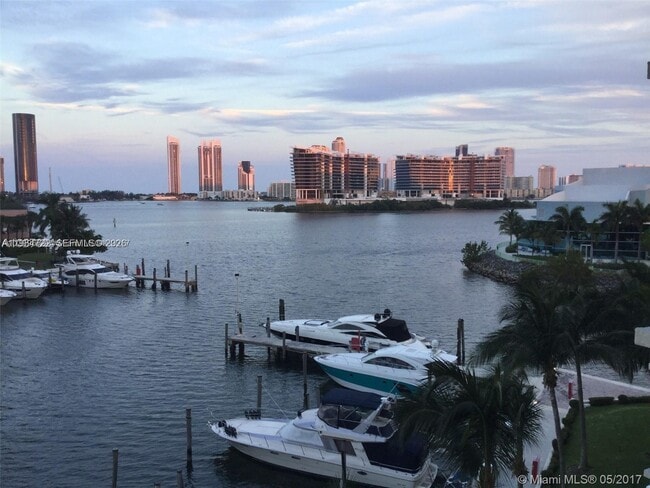 Building Photo - 3330 NE 190th St