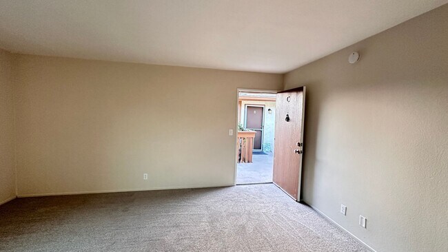 Building Photo - 120A