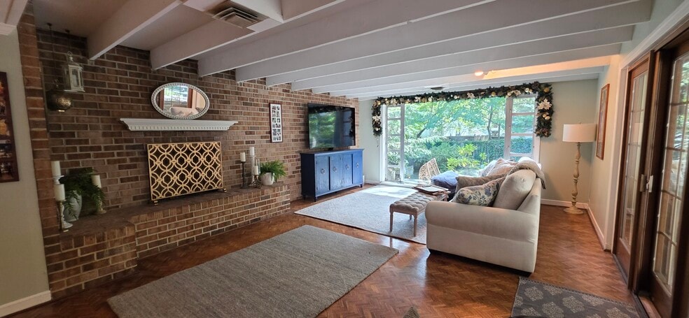 Building Photo - 10526 Sweetbriar Pky
