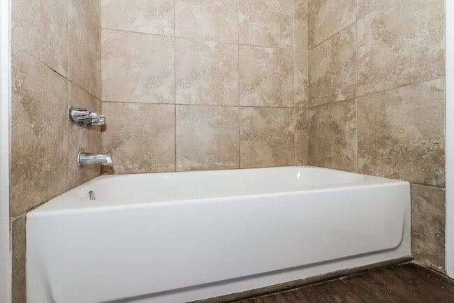 Building Photo - 1909 Chelsea Ct