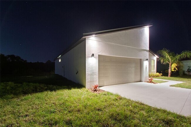 Building Photo - 1057 Sabine Pl