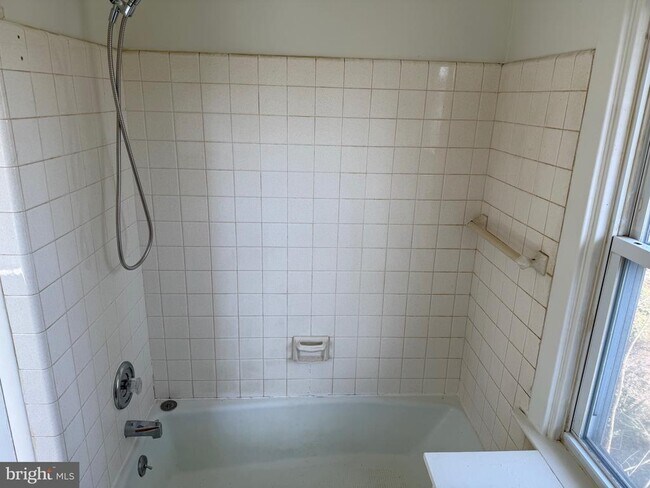 Building Photo - 3202 Swede Rd