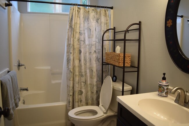 Building Photo - Furnished 3 bd. 2 ba. Makawao cottage on gated estate. Available May 1st for 1 yr. lease