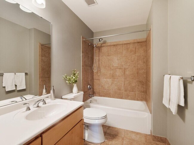 Building Photo - 929 Portland Ave