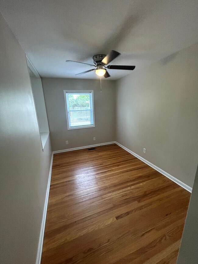 Building Photo - Beautiful 3-Bed Home in Prime Jeffersontown Location!