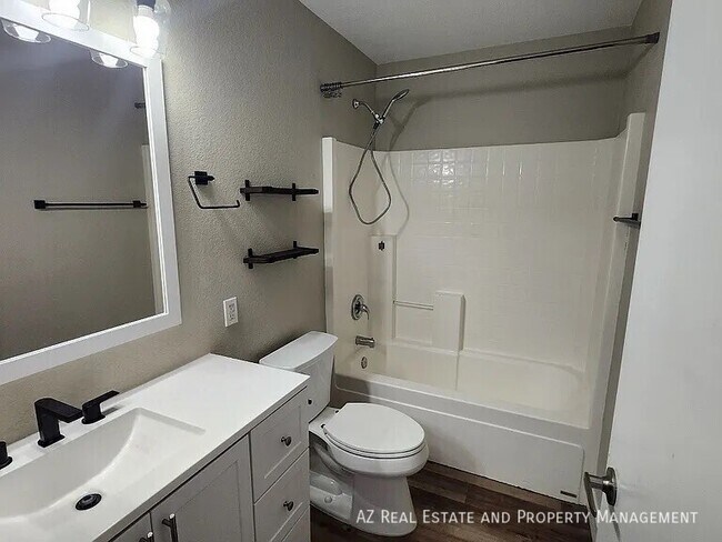 Building Photo - 8642 W Echo Ln