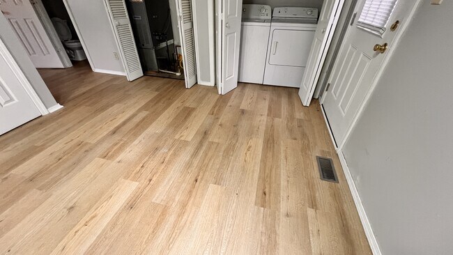 Building Photo - 1383 W Allen St