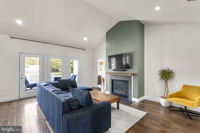 Building Photo - 17601 Crystal Spring Terrace