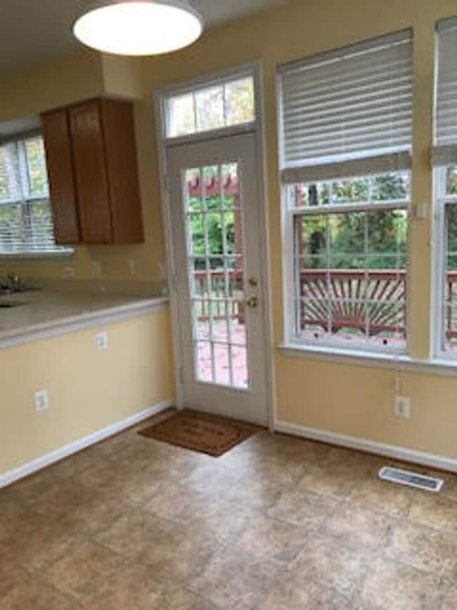 Building Photo - 5106 Higgins Dr