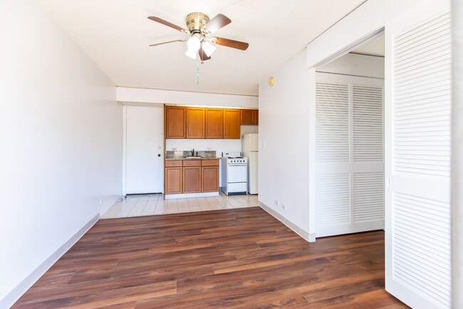 Building Photo - Queens Villa 1bd/1ba/1parking