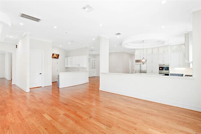 Building Photo - 201 Mayerling Dr