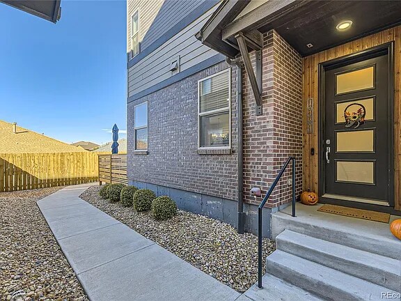Building Photo - 19481 E Sunset Cir