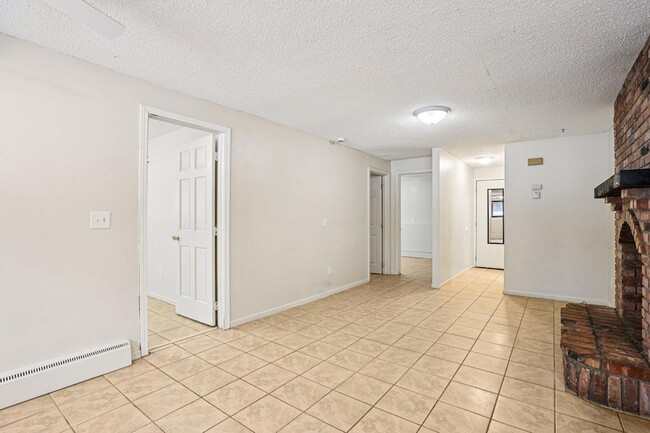 Building Photo - 17256 Kenyon St NE