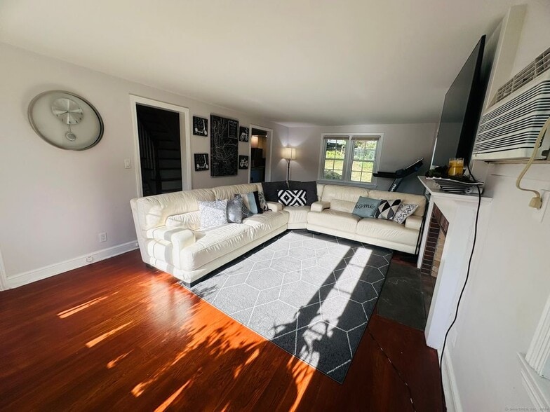 Building Photo - 37 Weed St