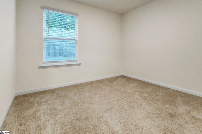 Building Photo - 3 bed, 2.5 bathroom Townhouse