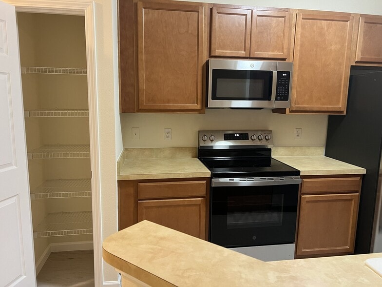 Building Photo - 2128 River Turia Cir