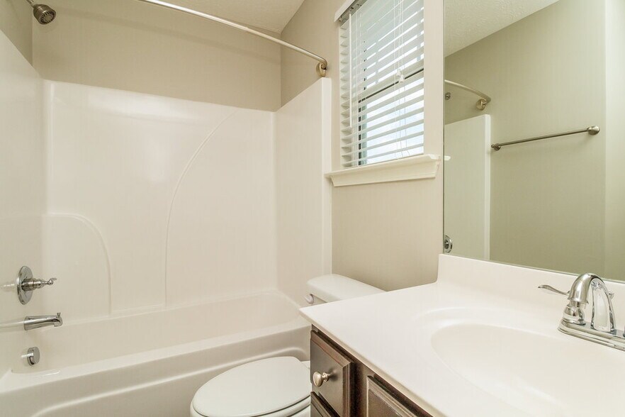 Building Photo - 2527 Salem Glen Xing