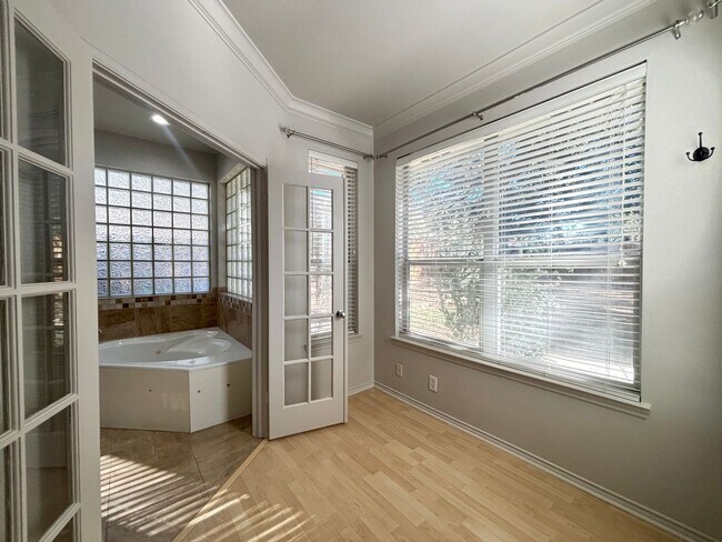 Building Photo - 4-Bed Home in Gated Community with Amenities