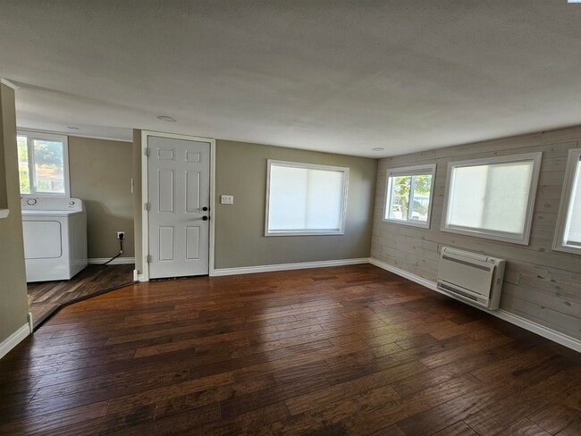 Building Photo - Charming Central Richland Rambler