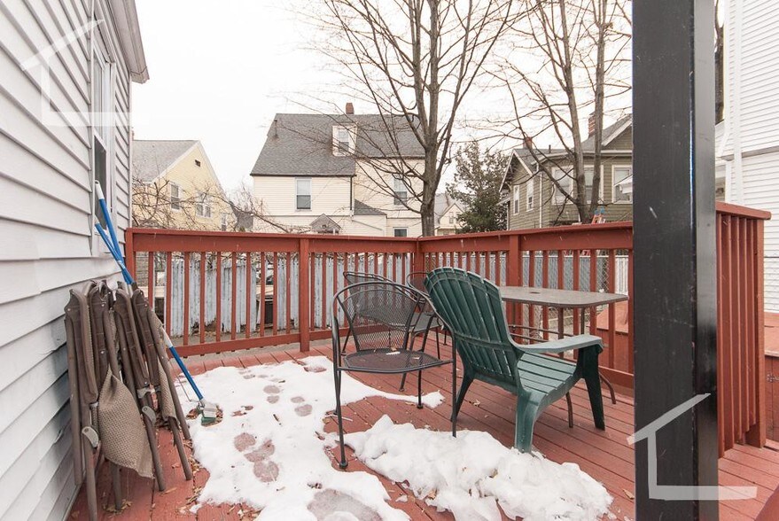 Building Photo - 86 Linden St