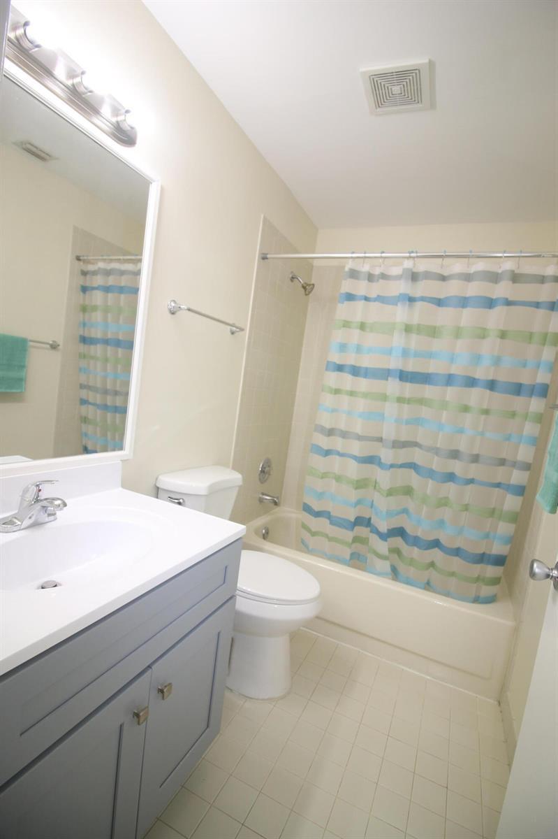 Building Photo - 6076 Strawberry Lakes Cir