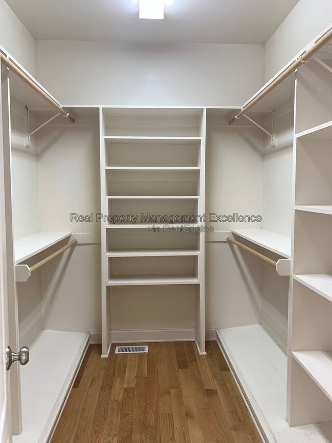 Building Photo - 1005 Hadley Meadows Dr