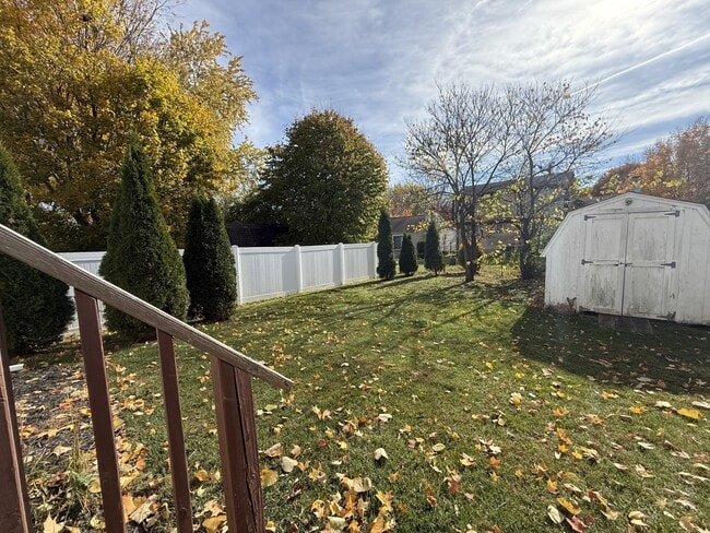 Building Photo - 2447 Roanoke Dr