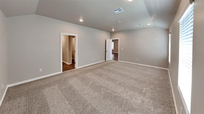 Building Photo - 2724 Dennis Dr