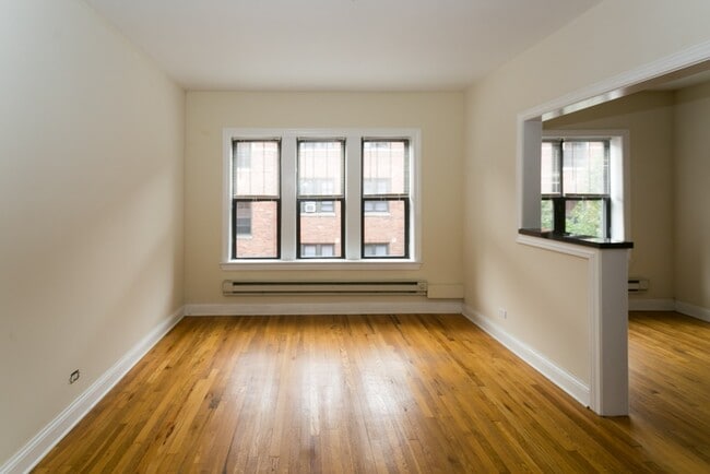 Building Photo - 665 W Cornelia Ave