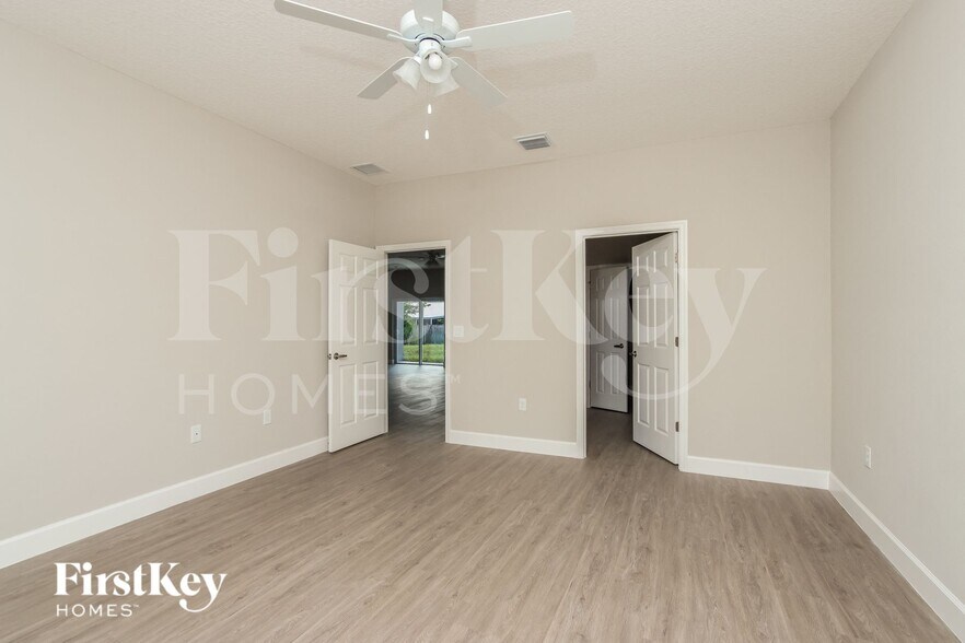 Building Photo - 664 Weaver Rd SW