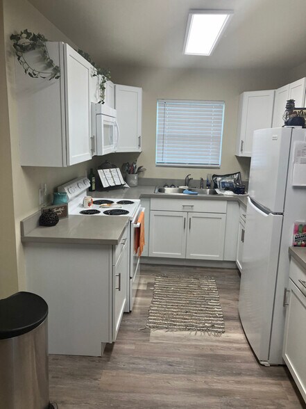 Building Photo - 5011 Lawndale Ave