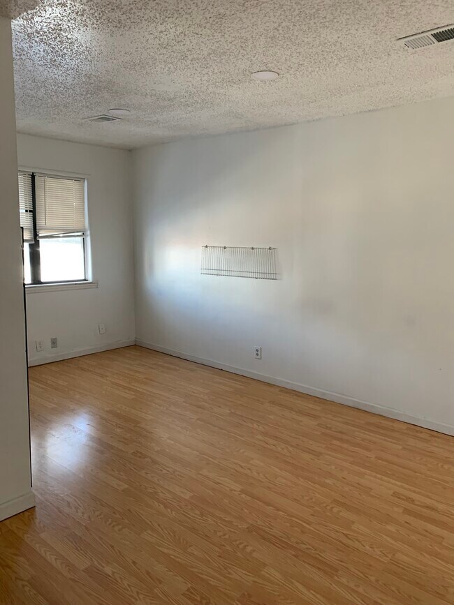 Building Photo - 2600 S Mildred St
