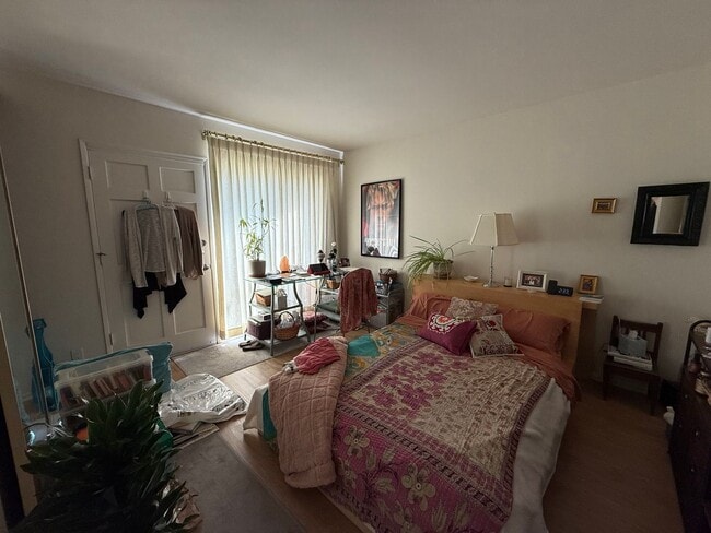 Building Photo - Bright and Spacious Laguna Village Condo!