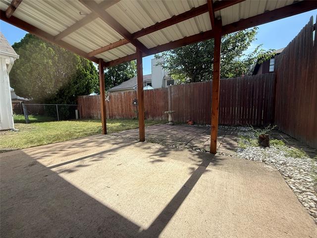 Building Photo - 5210 Manhassett Dr