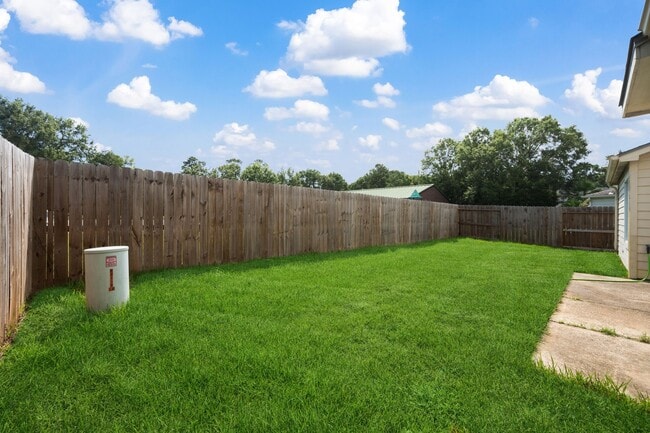Building Photo - 2851 Sandberry Dr