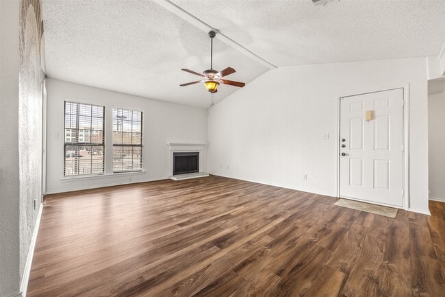 Building Photo - 1202 Thorpe Ln