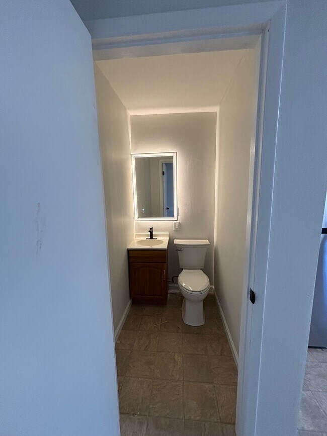 Building Photo - 2722 Center St