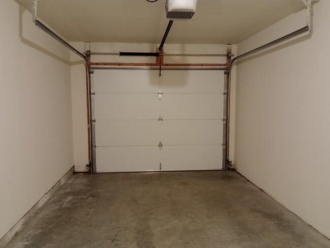 Building Photo - 406 E Liberty Ln