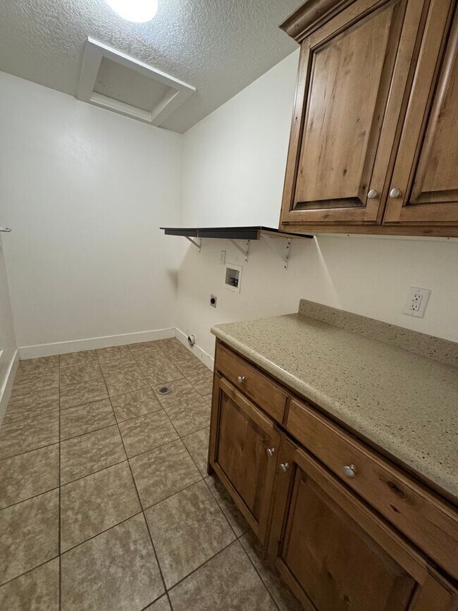 Building Photo - Beautiful top level Payson condo for rent!